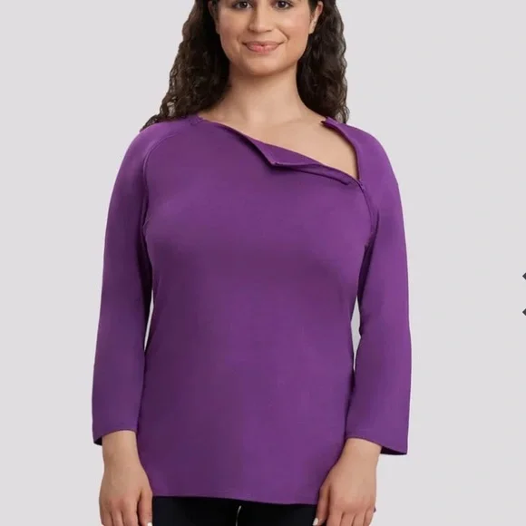 Care+Wear Womens Chest Port Access Shirt in Black - Picture 3 of 6